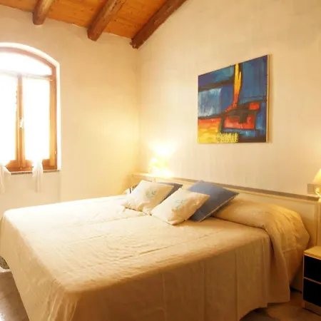 In La Ciaccia Mit Moeblierter Terrasse Holiday home
